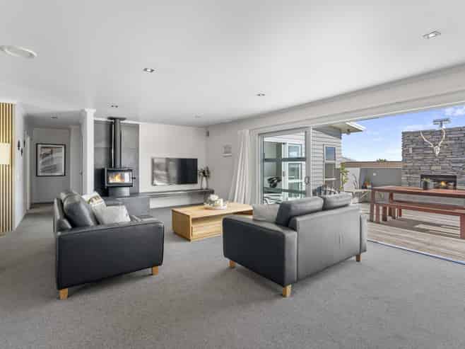 18 Coprosma Crescent, Waipahihi