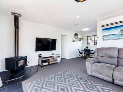77 Poplar Grove, Whalers Gate