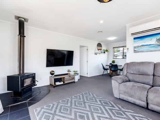 77 Poplar Grove, Whalers Gate