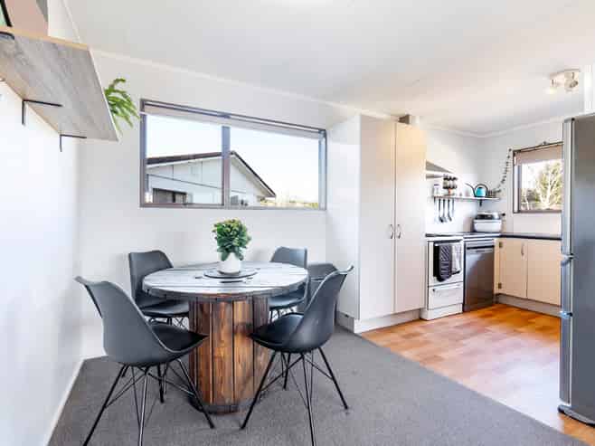 77 Poplar Grove, Whalers Gate