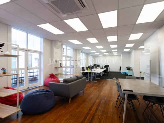 CHARACTER BROADWAY OFFICE / PRIVATE BALCONY