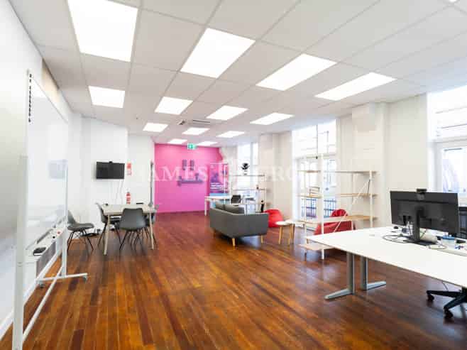 CHARACTER BROADWAY OFFICE / PRIVATE BALCONY