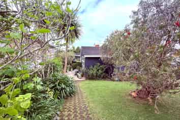 16 Lydia Avenue, Northcote