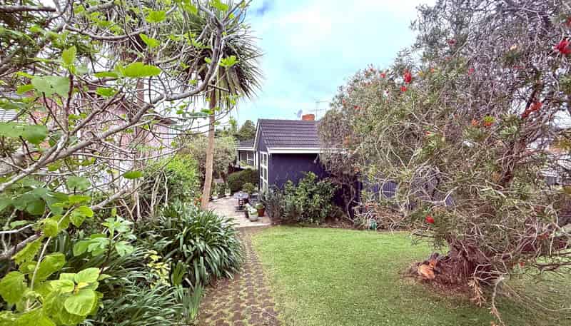16 Lydia Avenue, Northcote