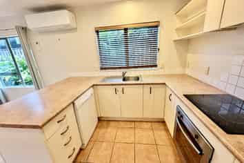 8B Fitzwilliam Drive, Torbay
