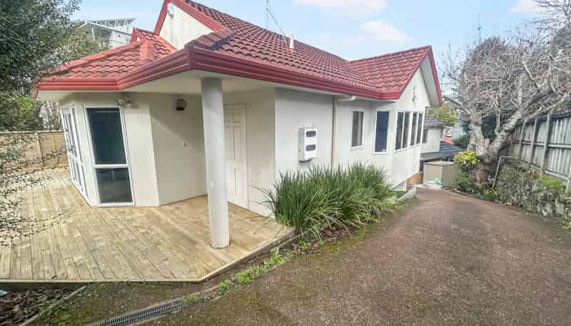 30 Aroha Ave, Sandringham
