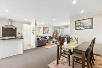 6 Fernly Rise, Flat Bush