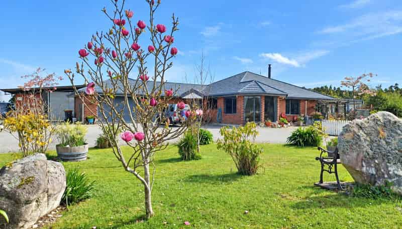 17 Gold Nugget Road, Marsden