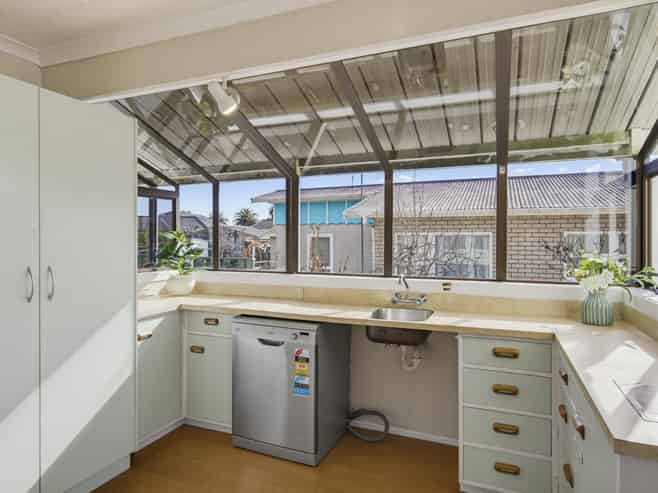 6 Harlech Street, Levin