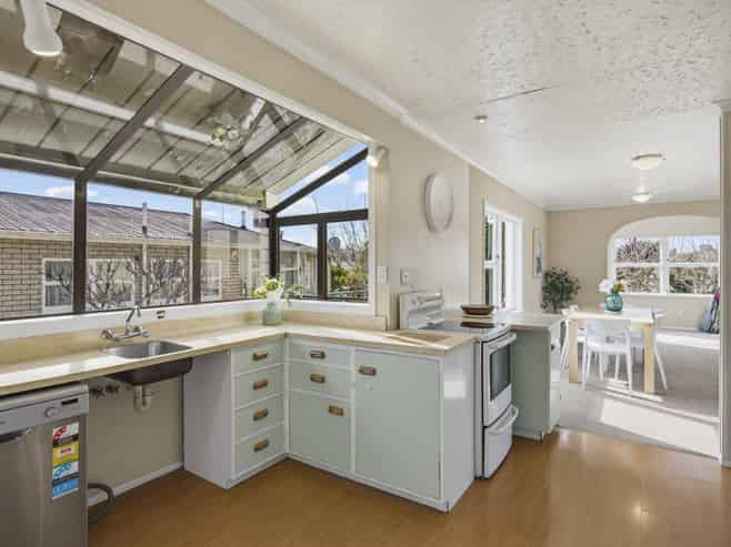 6 Harlech Street, Levin