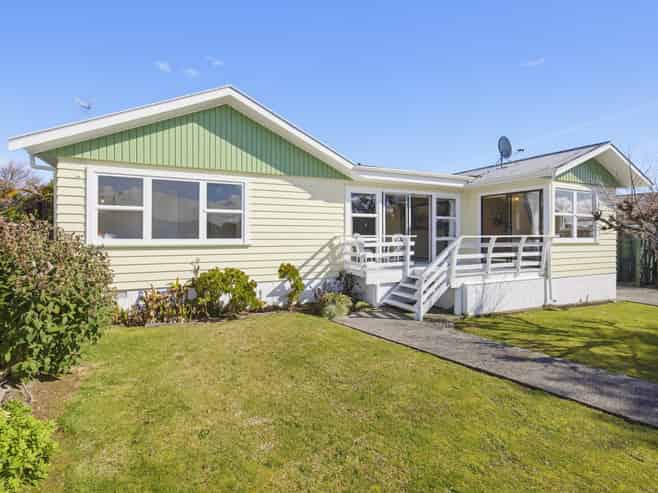 6 Harlech Street, Levin