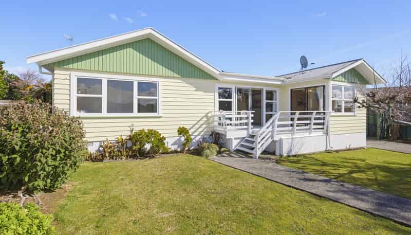 6 Harlech Street, Levin