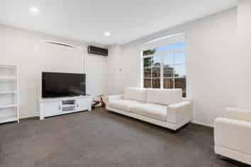 17 Godwin Court, Unsworth Heights