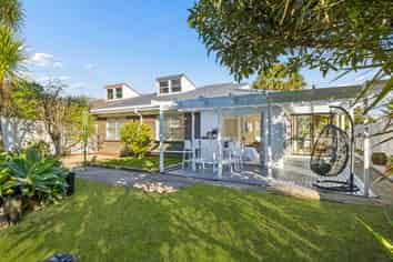 2/1 Arkley Avenue, Farm Cove