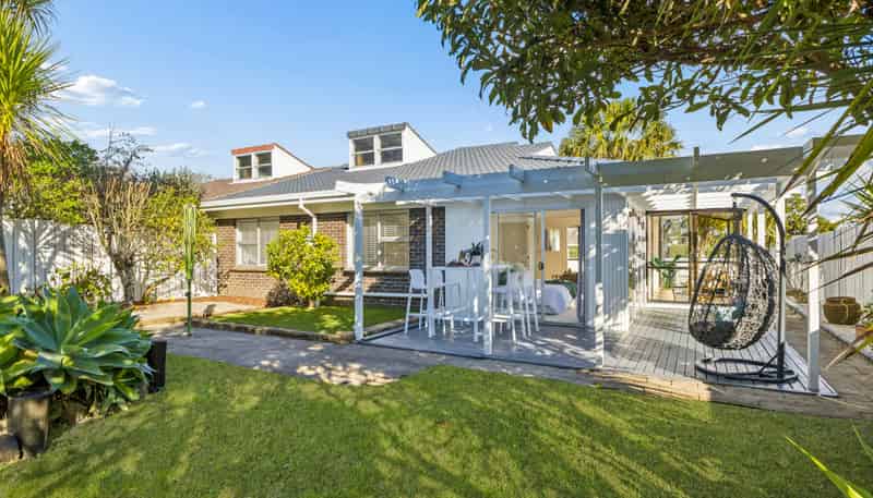 2/1 Arkley Avenue, Farm Cove