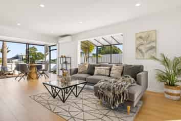 2/1 Arkley Avenue, Farm Cove