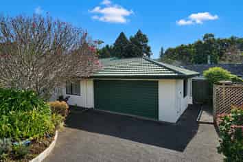 6 Redwood Crescent, Westown