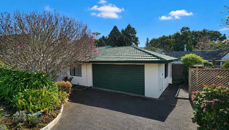 6 Redwood Crescent, Westown