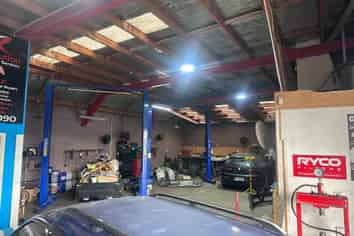Handy Industrial Warehouse Unit on Blenheim Rd