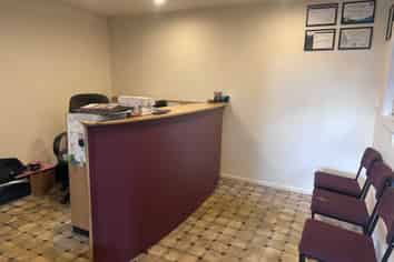 Handy Industrial Warehouse Unit on Blenheim Rd