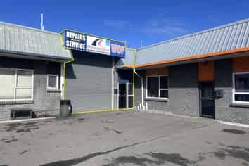 Handy Industrial Warehouse Unit on Blenheim Rd