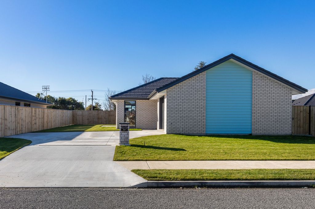 BRAND NEW, MODERN & READY 1