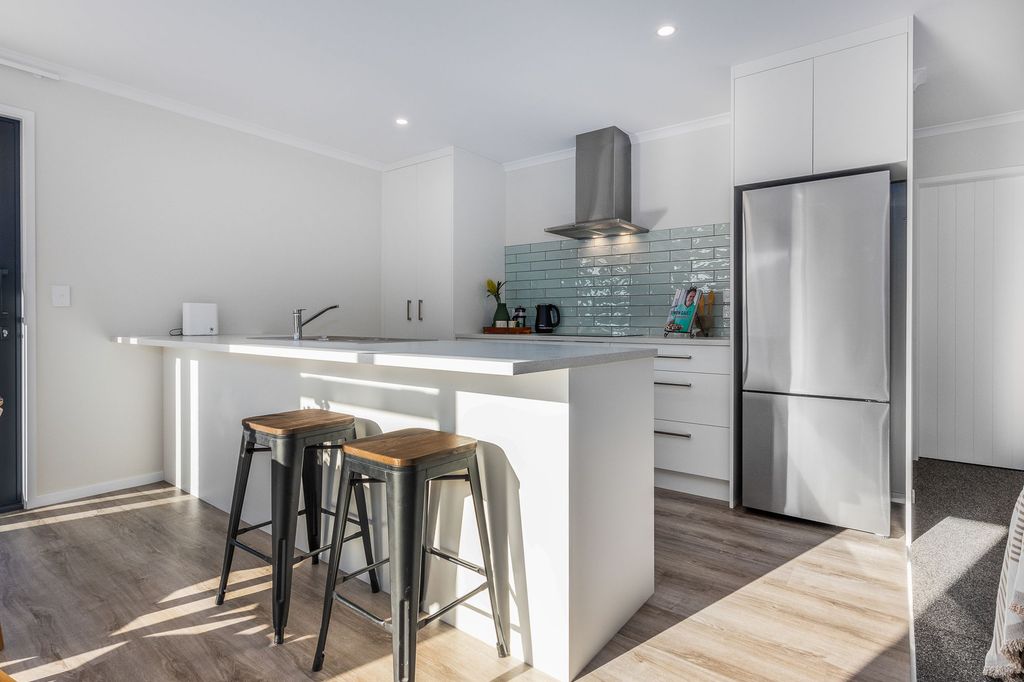 BRAND NEW, MODERN & READY 3
