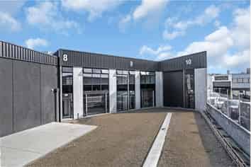 Almost complete – premium industrial units