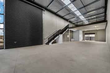 Almost complete – premium industrial units