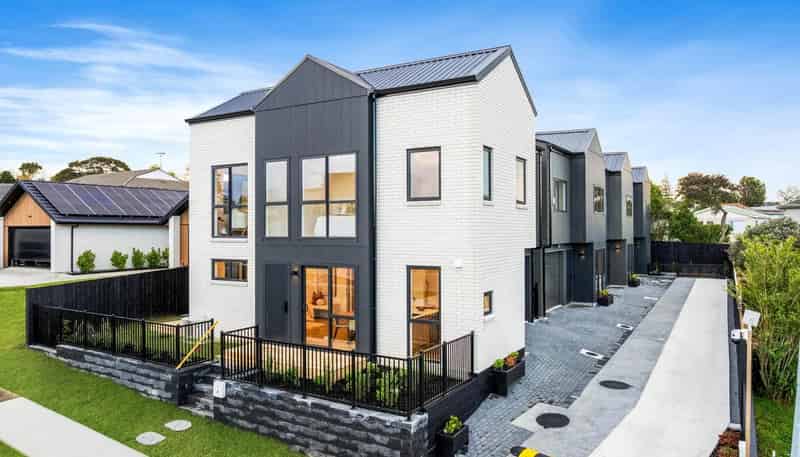 3 Towra Place, Botany Downs