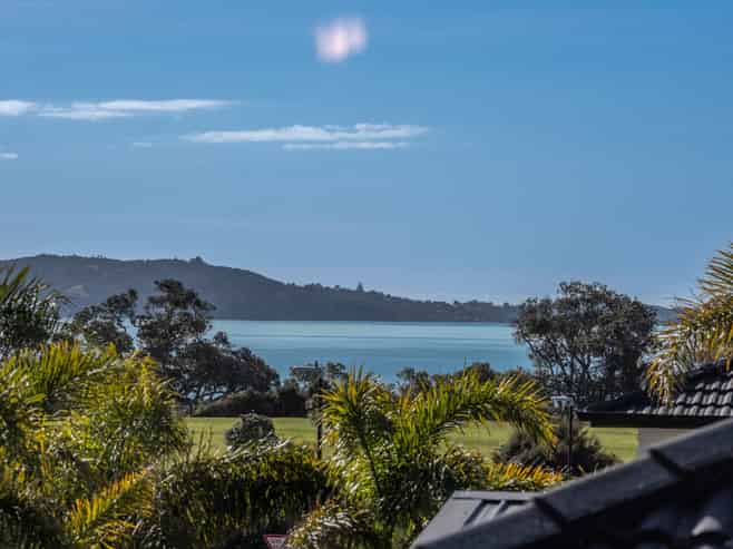 23 Defender Crescent, Beachlands