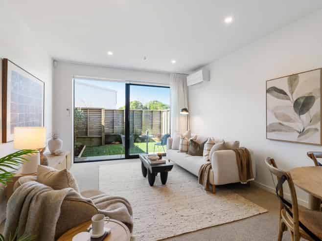 U20/166 Queens Drive, Lyall Bay
