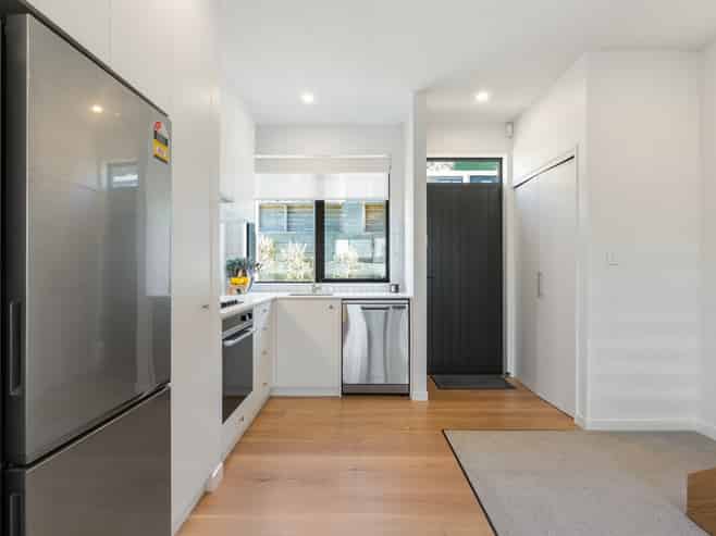 U20/166 Queens Drive, Lyall Bay