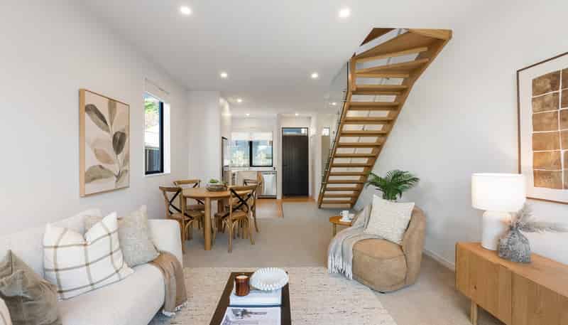 U20/166 Queens Drive, Lyall Bay