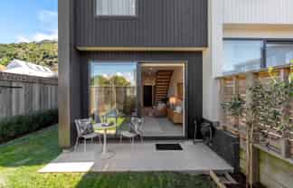 U20/166 Queens Drive, Lyall Bay