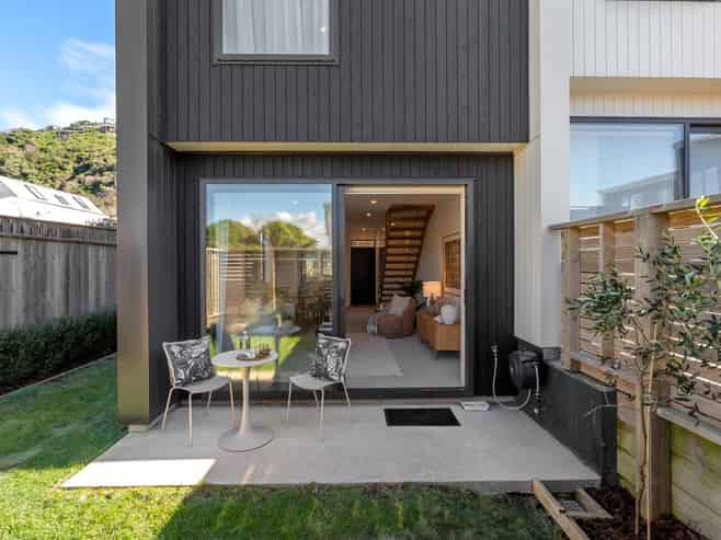 U20/166 Queens Drive, Lyall Bay
