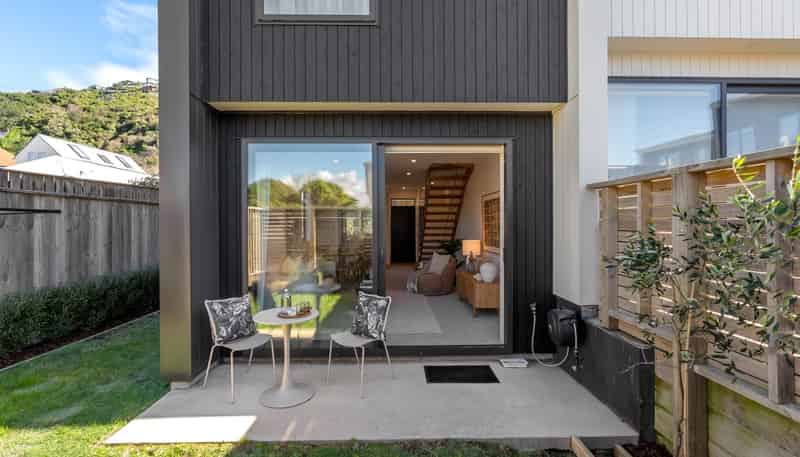 U20/166 Queens Drive, Lyall Bay