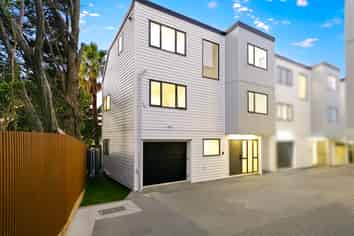 Lot 3/10 Tusac Place, Totara Vale