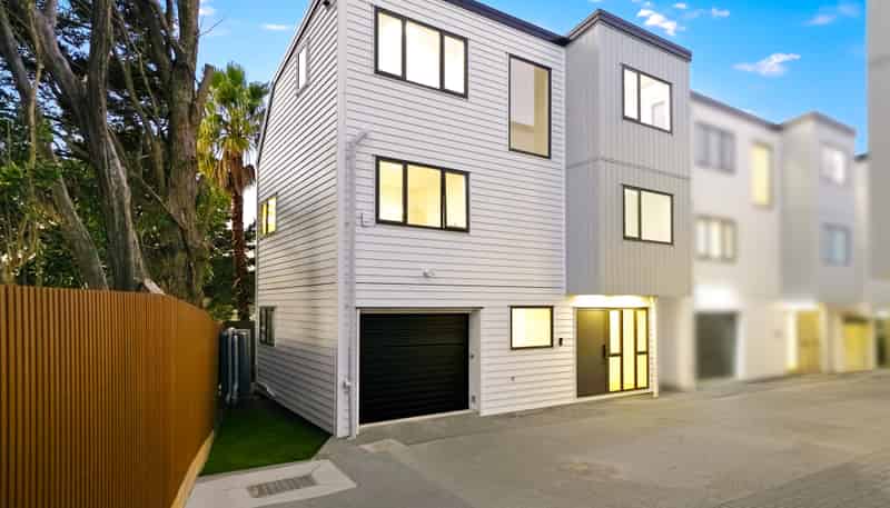 Lot 3/10 Tusac Place, Totara Vale