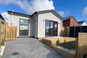 35A  Redhills Road , Massey