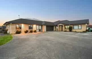 14 Castleton Way, Flagstaff