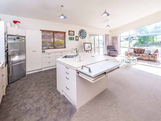 10 Lithgow Drive, Otamatea