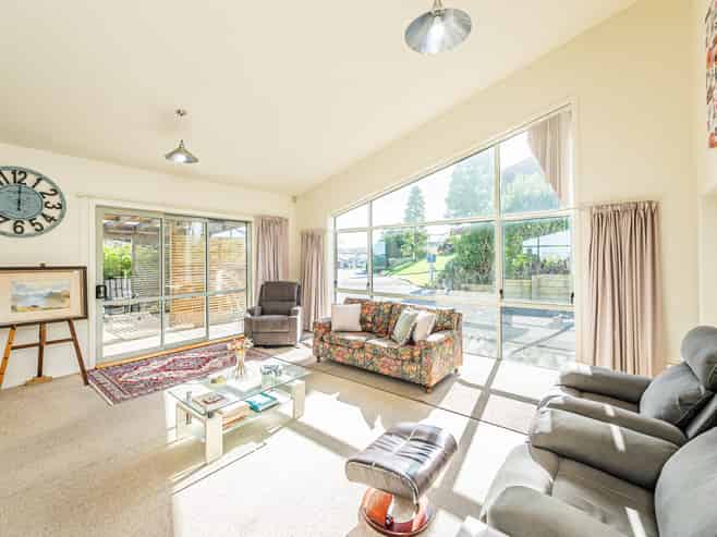 10 Lithgow Drive, Otamatea