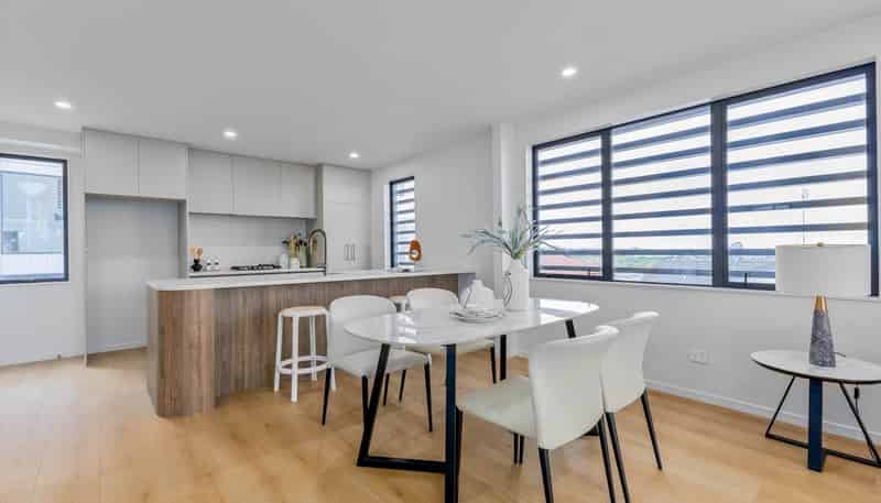 4/589A East Coast Road, Browns Bay