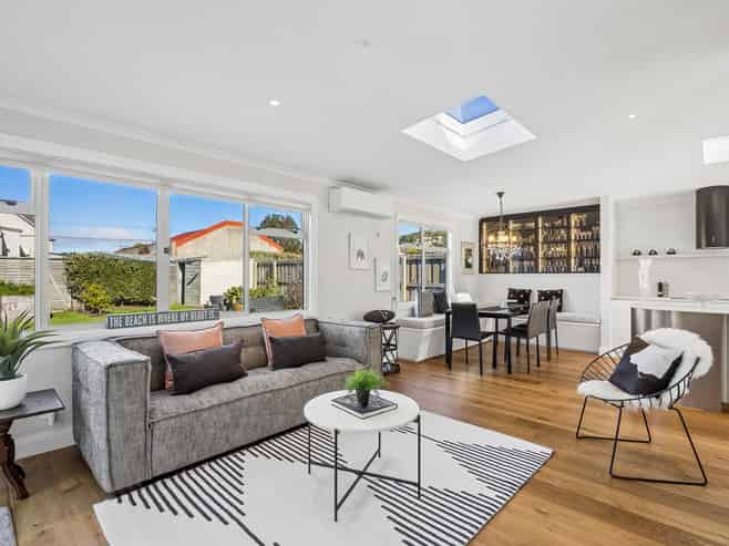17 Sandringham Street, Saint Clair