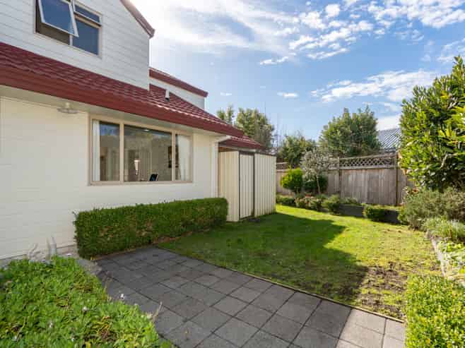 10 Montrose Crescent, Huntington