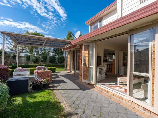 10 Montrose Crescent, Huntington