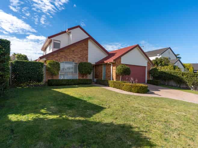 10 Montrose Crescent, Huntington