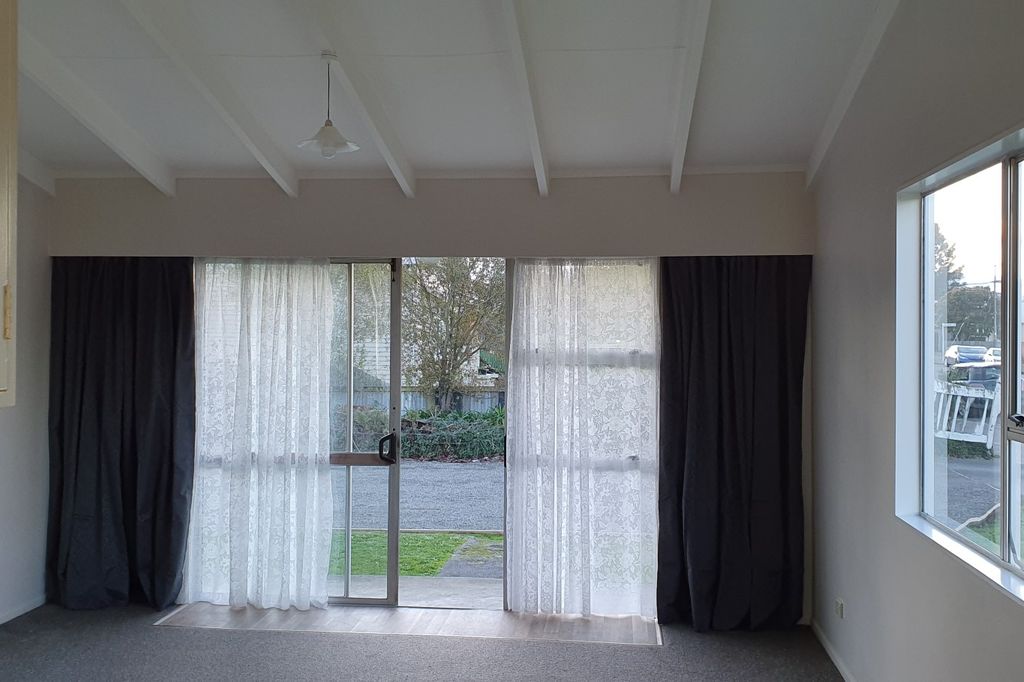 WORKSOP ROAD - 2-BDRMS - $400 P/W 3