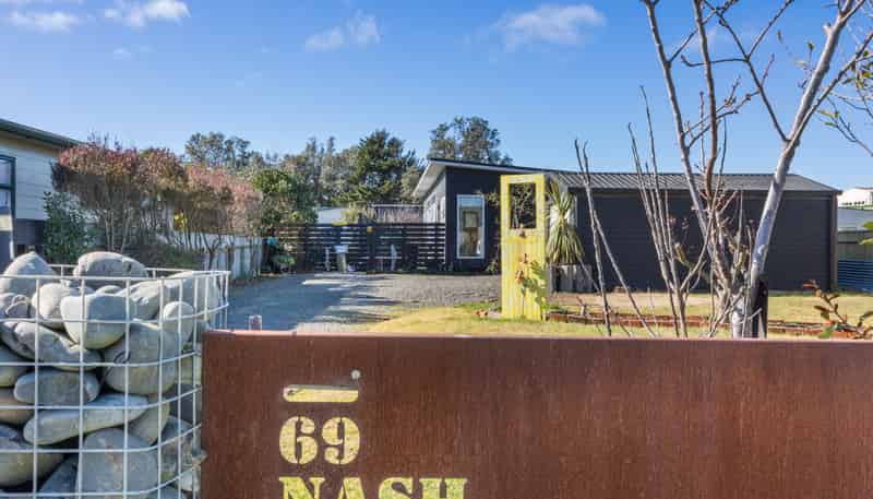 69 Nash Parade, Foxton Beach